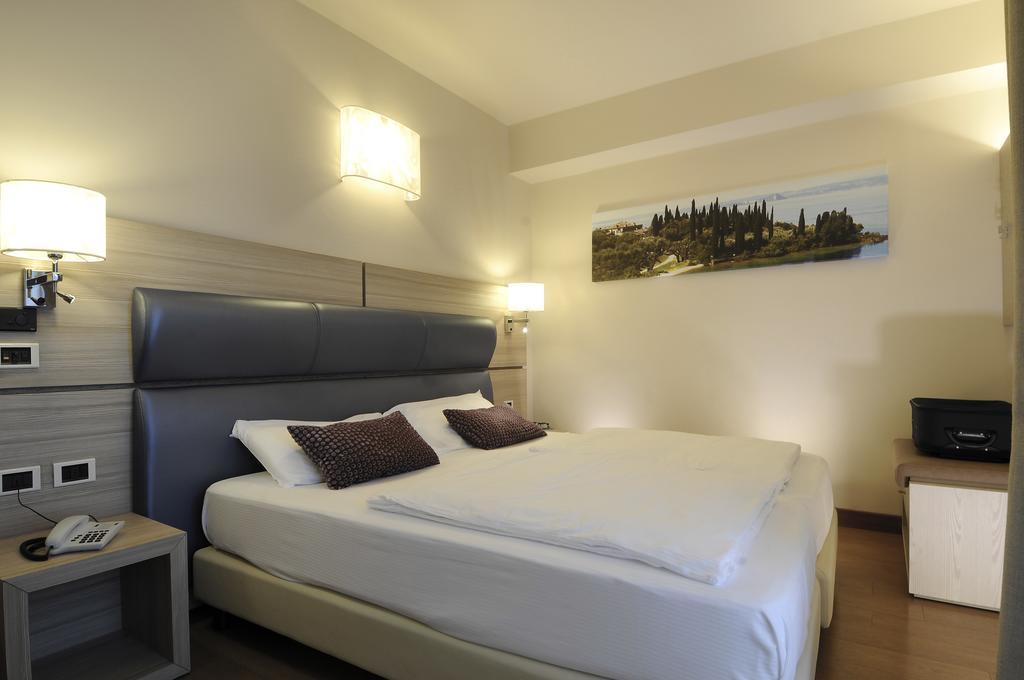 Hotel Galvani Torri Del Benaco Ngoại thất bức ảnh