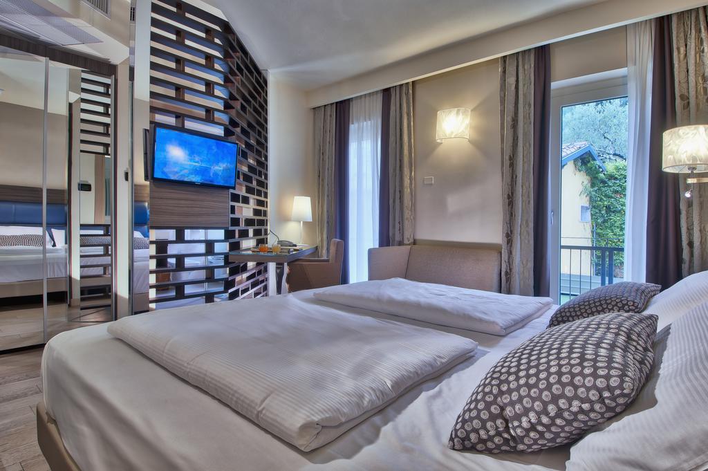 Hotel Galvani Torri Del Benaco Ngoại thất bức ảnh